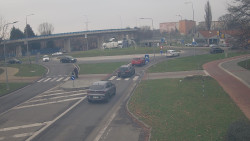 Křižovatka ulic Velká Dlážka a Polní