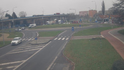 Křižovatka ulic Velká Dlážka a Polní