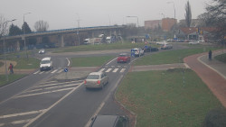 Křižovatka ulic Velká Dlážka a Polní