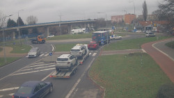 Křižovatka ulic Velká Dlážka a Polní