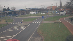 Křižovatka ulic Velká Dlážka a Polní