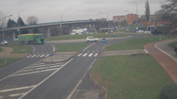 Křižovatka ulic Velká Dlážka a Polní