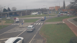 Křižovatka ulic Velká Dlážka a Polní