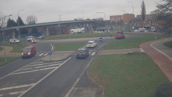 Křižovatka ulic Velká Dlážka a Polní