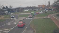 Křižovatka ulic Velká Dlážka a Polní