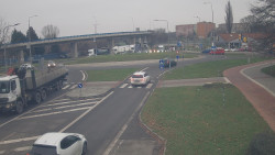 Křižovatka ulic Velká Dlážka a Polní