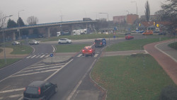 Křižovatka ulic Velká Dlážka a Polní