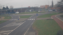 Křižovatka ulic Velká Dlážka a Polní