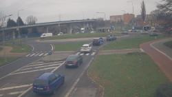 Křižovatka ulic Velká Dlážka a Polní