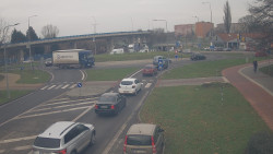 Křižovatka ulic Velká Dlážka a Polní