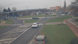 Křižovatka ulic Velká Dlážka a Polní