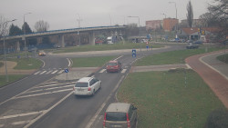 Křižovatka ulic Velká Dlážka a Polní