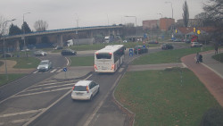 Křižovatka ulic Velká Dlážka a Polní