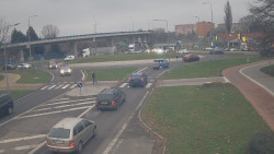 Křižovatka ulic Velká Dlážka a Polní