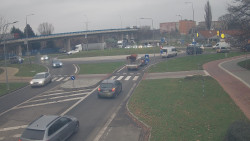 Křižovatka ulic Velká Dlážka a Polní