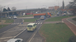 Křižovatka ulic Velká Dlážka a Polní