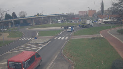 Křižovatka ulic Velká Dlážka a Polní