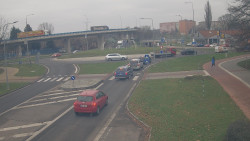 Křižovatka ulic Velká Dlážka a Polní