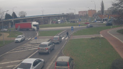 Křižovatka ulic Velká Dlážka a Polní