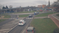 Křižovatka ulic Velká Dlážka a Polní