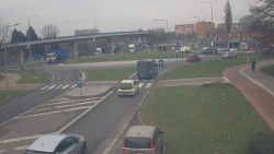 Křižovatka ulic Velká Dlážka a Polní