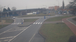 Křižovatka ulic Velká Dlážka a Polní