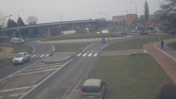 Křižovatka ulic Velká Dlážka a Polní