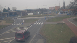 Křižovatka ulic Velká Dlážka a Polní