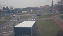 Křižovatka ulic Velká Dlážka a Polní