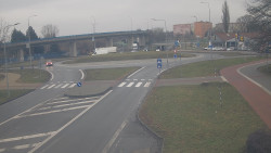 Křižovatka ulic Velká Dlážka a Polní