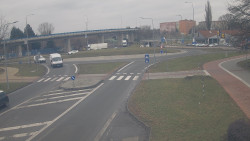 Křižovatka ulic Velká Dlážka a Polní