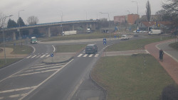 Křižovatka ulic Velká Dlážka a Polní