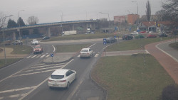 Křižovatka ulic Velká Dlážka a Polní