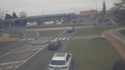 Křižovatka ulic Velká Dlážka a Polní