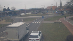 Křižovatka ulic Velká Dlážka a Polní