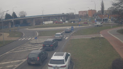 Křižovatka ulic Velká Dlážka a Polní