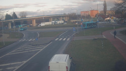 Křižovatka ulic Velká Dlážka a Polní