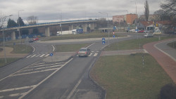 Křižovatka ulic Velká Dlážka a Polní