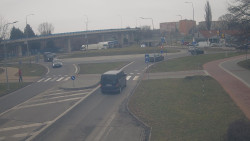 Křižovatka ulic Velká Dlážka a Polní