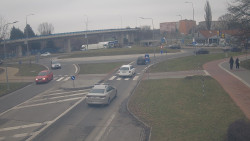 Křižovatka ulic Velká Dlážka a Polní