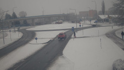 Křižovatka ulic Velká Dlážka a Polní