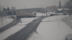 Křižovatka ulic Velká Dlážka a Polní