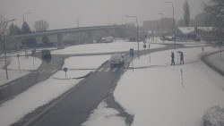 Křižovatka ulic Velká Dlážka a Polní