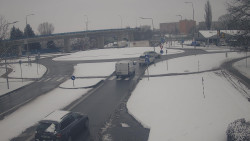 Křižovatka ulic Velká Dlážka a Polní