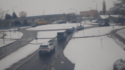 Křižovatka ulic Velká Dlážka a Polní