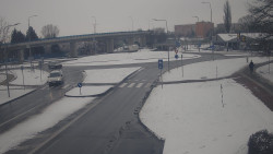 Křižovatka ulic Velká Dlážka a Polní