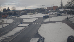 Křižovatka ulic Velká Dlážka a Polní