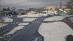 Křižovatka ulic Velká Dlážka a Polní