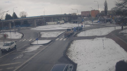 Křižovatka ulic Velká Dlážka a Polní