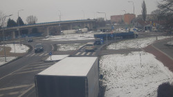 Křižovatka ulic Velká Dlážka a Polní